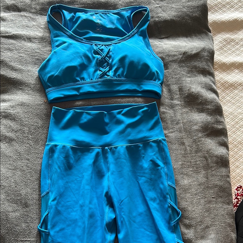 Buff Bunny Crossover sports bra and leggings. Royal blue both size small